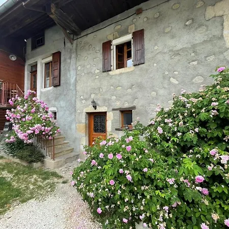 D'hotes Avec Entree Privative Au Calme Dans Maison De Village *