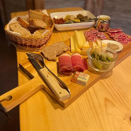 D'hotes Avec Entree Privative Au Calme Dans Maison De Village *